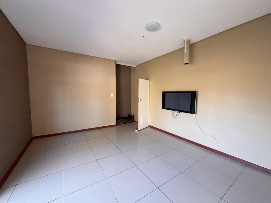 5 Bedroom Property for Sale in Levins Estate Free State